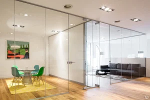 Перегородки из стекла: Эстетика и практичность в интерьере от "ЭлитСтекло"