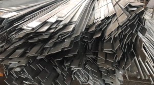 Стальные полосы: разновидности и спецификации для различных отраслей