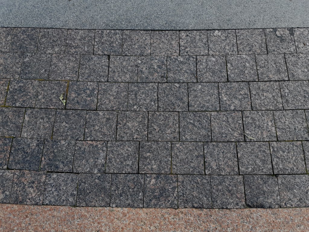 Гранитная брусчатка: Как ухаживать и сохранять ее красоту