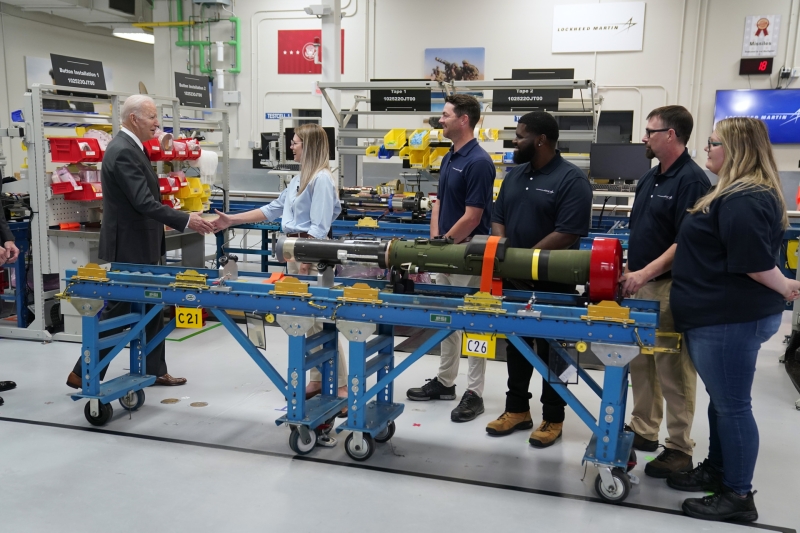 «Авантюра с неизвестным финалом»: почему на Западе говорят о возможных трудностях в связи с поставками оружия Украине