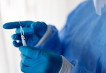 Гинцбург: подготовка обновлённой вакцины от COVID-19 займёт около 2-3 месяцев