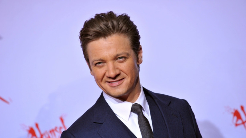 Hollywood Reporter: актёр Реннер находится в критическом состоянии после несчастного случая