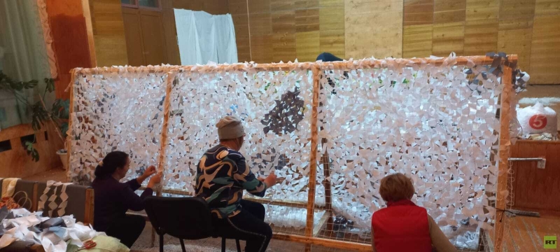 «Мы защищаем земляков»: как жители Башкирии плетут маскировочные сети для участвующих в СВО