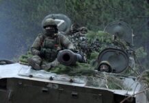 «Штурмовые отряды ведут бой в городе»: в МО РФ заявили, что российские войска блокировали Соледар с севера и юга