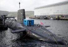 The Sun: на британской ядерной подлодке обнаружили приклеенные суперклеем болты