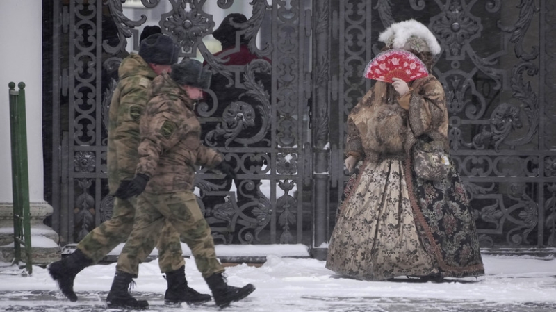 Три человека пострадали при ЧП с лошадью в центре Петербурга