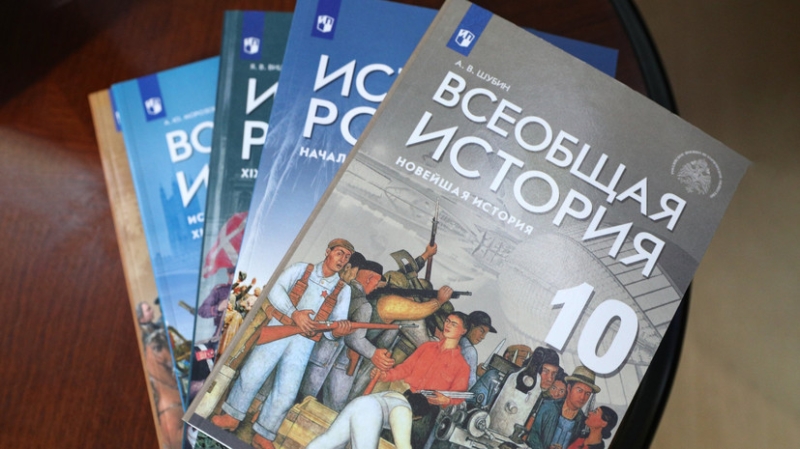 &laquo;У школьников всегда есть вопросы&raquo;: в Минпросвещения объяснили необходимость учебника истории с разделом про СВО