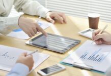 «Устраивает деловой климат»: как зарубежный бизнес продолжает работу в России после заявлений об уходе