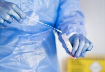 В ВОЗ рекомендовали десятидневную изоляцию для людей с симптомами COVID-19