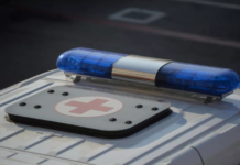 Житель Петербурга пострадал в результате прорыва уличной трубы