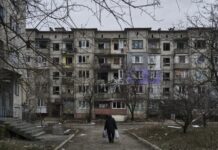 Жители Соледара рассказали, как жили в подвале