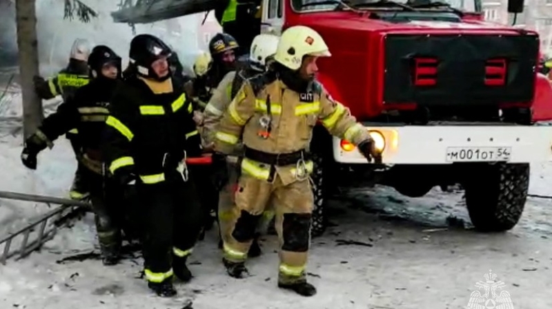 Двое пострадавших при взрыве в жилом доме в Новосибирске находятся в реанимации