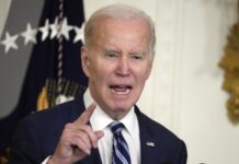 Экс-врач Белого дома Джексон назвал Байдена угрозой для США