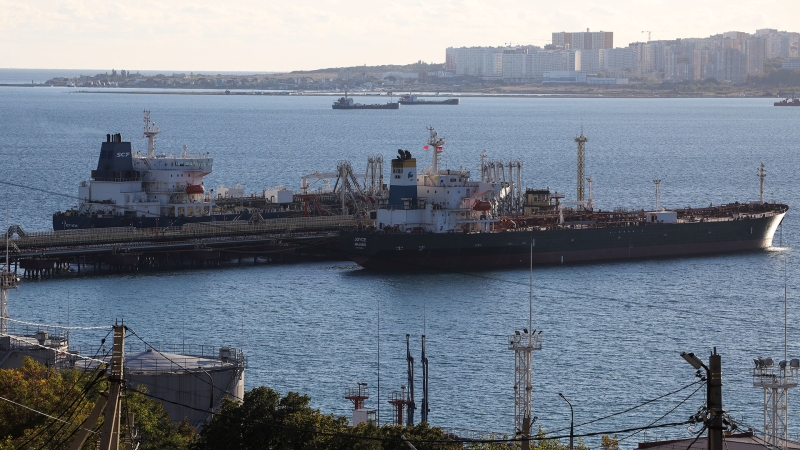 &laquo;Экспорт существенно не пострадает&raquo;: Россия запретила продавать свою нефть по потолку цен