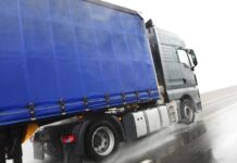 Минтранс сообщил, что электронную очередь для грузовиков на границе введут в сентябре