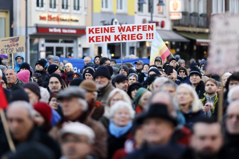 Мирный протест: как в Германии выступают против поставок оружия и за урегулирование кризиса на Украине