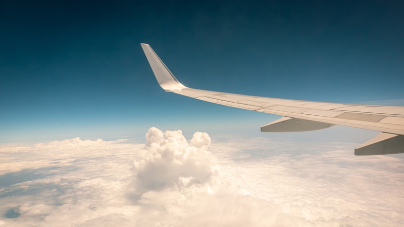 Пассажирский самолёт совершил аварийную посадку в Красноярске из-за разгерметизации салона