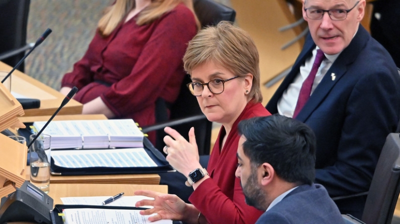 Первый министр Шотландии Стерджен уходит в отставку