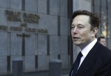 Советник Зеленского возмутился словами Маска о госперевороте на Украине