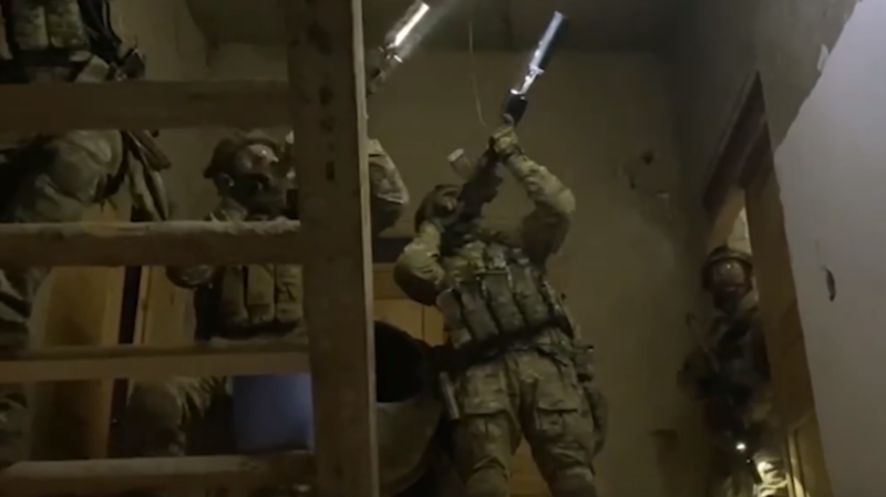 «Годовой объём поддельной продукции превысил 1 млрд рублей»: ФСБ пресекла производство фальшивых пятитысячных купюр