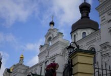 Киево-Печерскую лавру оцепила полиция