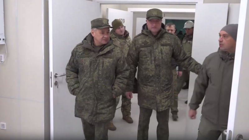 Медцентр, подразделение МЧС и новый микрорайон: Шойгу проверил работу по восстановлению инфраструктуры Донбасса