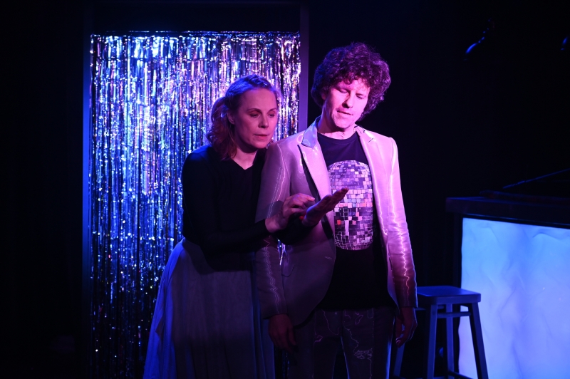 «Мир никогда не станет идеальным. Лучше можем стать мы»: Дина Корзун — о премьере спектакля «Как я пришла в сознание»