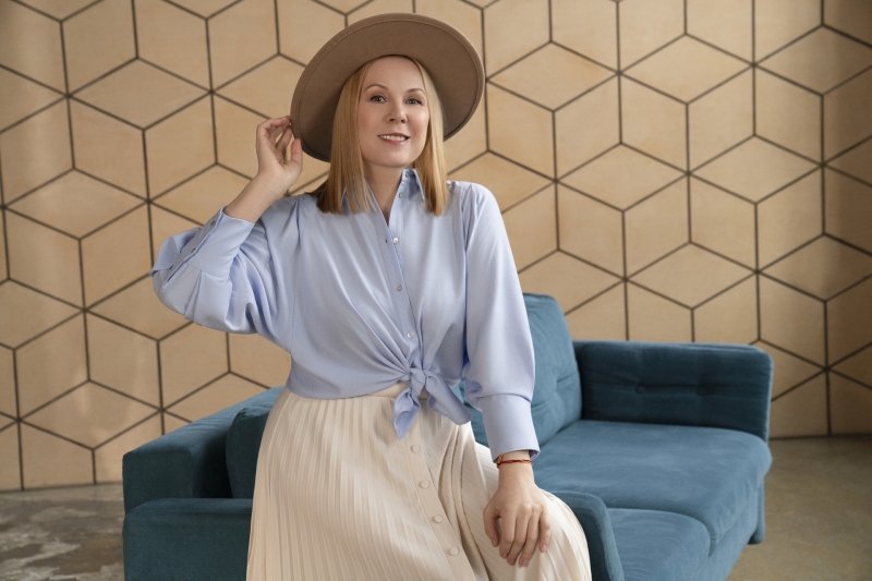 «Мир никогда не станет идеальным. Лучше можем стать мы»: Дина Корзун — о премьере спектакля «Как я пришла в сознание»