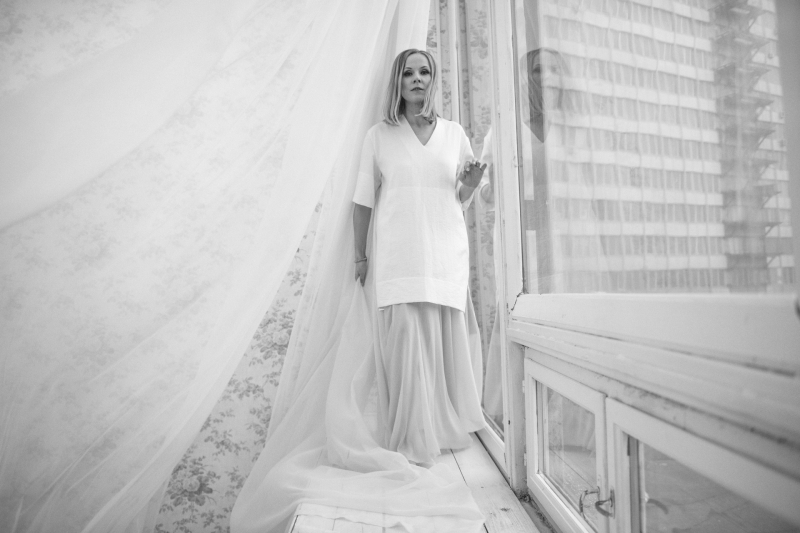 «Мир никогда не станет идеальным. Лучше можем стать мы»: Дина Корзун — о премьере спектакля «Как я пришла в сознание»