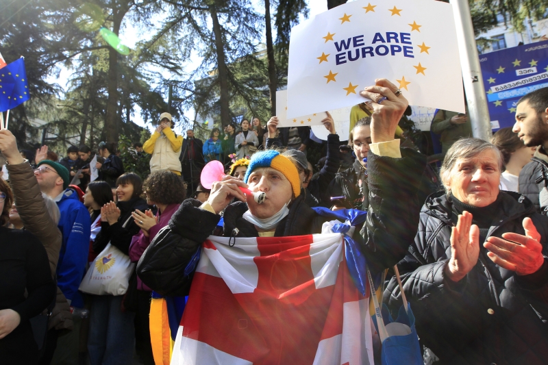 &laquo;По украинскому образцу&raquo;: как США пытаются оказывать влияние на ситуацию в Грузии