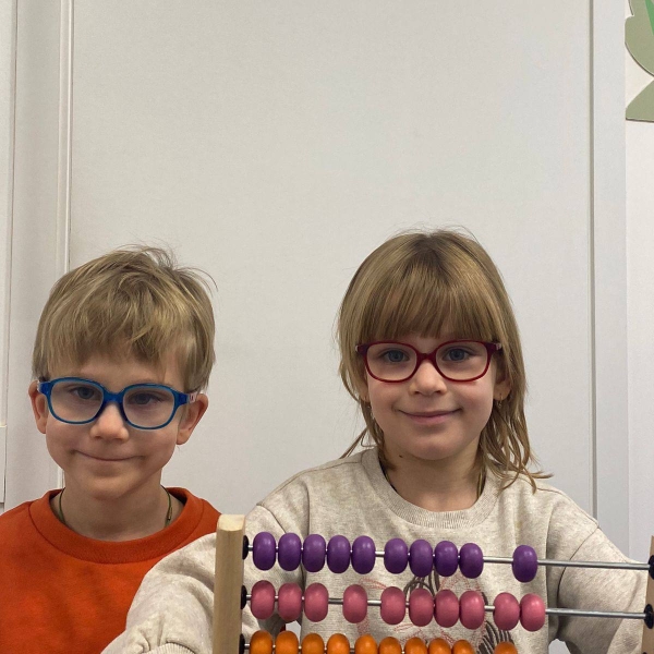 «Радость ясного взора»: передовая московская клиника бесплатно помогает детям из Донбасса решать проблемы со зрением