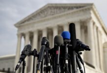 Сотрудник Белого дома Кирби: США не призывают СМИ отзывать из России журналистов