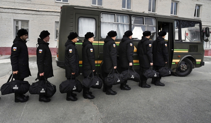 «В целях гарантированного получения образования»: в Госдуму внесли законопроект о повышении призывного возраста