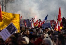 Во Франции 7 марта могут состояться более 260 акций протеста из-за пенсионной реформы