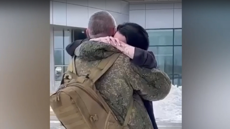 &laquo;Встретили со слезами счастья&raquo;: мобилизованные военнослужащие приехали в свои первые отпуска