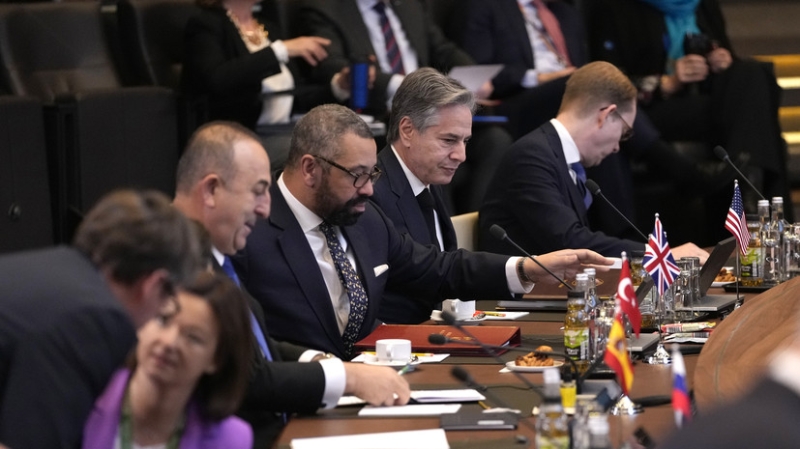 Чавушоглу обсудил с главами МИД США и Британии устранение проблем поставок зерна из России