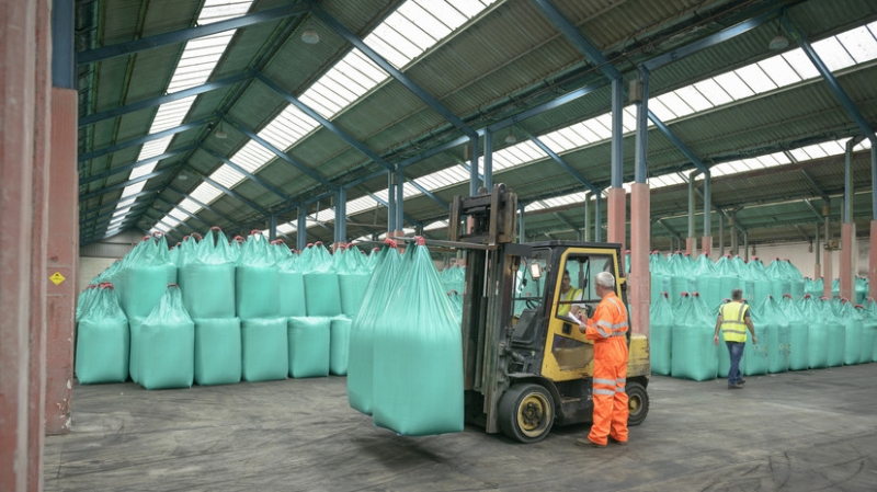 МИД Латвии: первая партия российских удобрений вывезена из Риги в Кению