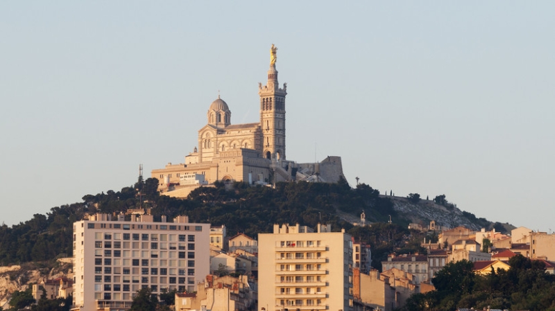 МВД Франции: от четырёх до десяти человек могут находиться под завалами дома в Марселе