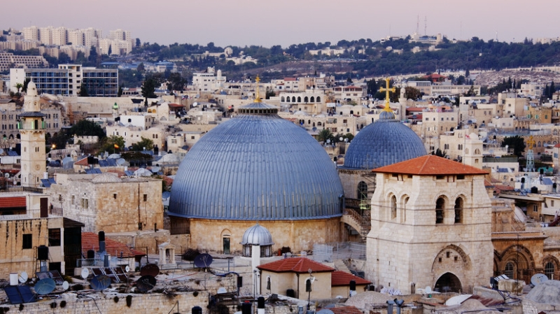 Российская делегация прибыла в храм Гроба Господня за Благодатным огнём