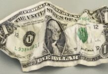 «Стремятся минимизировать риски»: Китай седьмой месяц подряд выводит деньги из американского госдолга