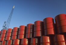 Тающий запас: стратегические резервы нефти в США опустели почти наполовину