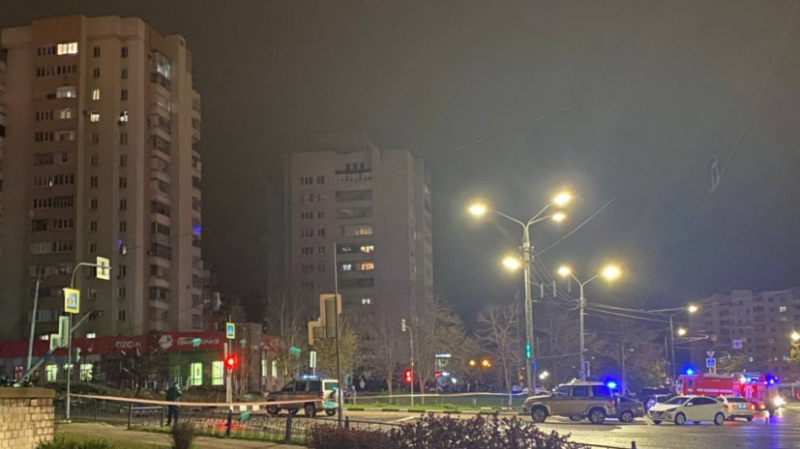 В Белгороде после взрыва образовалась воронка