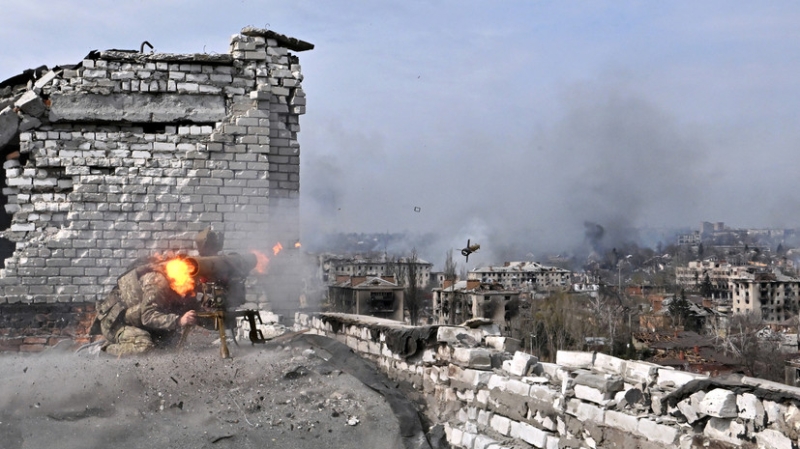 В течение суток российские штурмовики освободили три квартала на западе Артёмовска