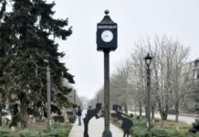 Глава Энергодара заявил о намеренном обстреле ВСУ дороги на въезде в город