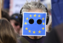 Политик Дюпон-Эньян предупредил, что поддержка Киева отбросит ЕС на столетие от Китая и США