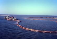 Теплоход сел на мель в Волго-Каспийском морском судоходном канале