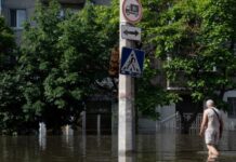 Глава администрации: около 100 человек заблокированы в Новой Каховке и ждут эвакуации