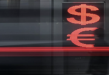 Курс доллара в ходе торгов на Мосбирже превысил 89 рублей