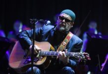 Минюст включил в реестр иноагентов музыканта Гребенщикова и журналиста Караулова