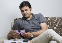 Росстат: рост реальных зарплат в апреле ускорился до 10,4% в годовом выражении